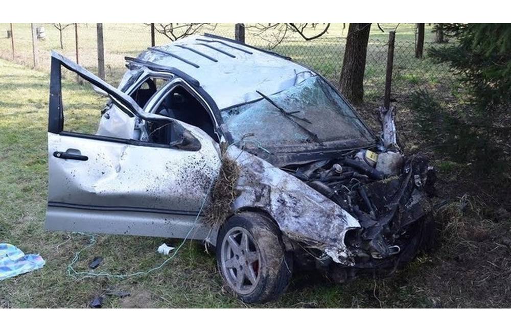 Opitý vodič napálil s autom do stromu, pri nehode zahynula spolujazdkyňa