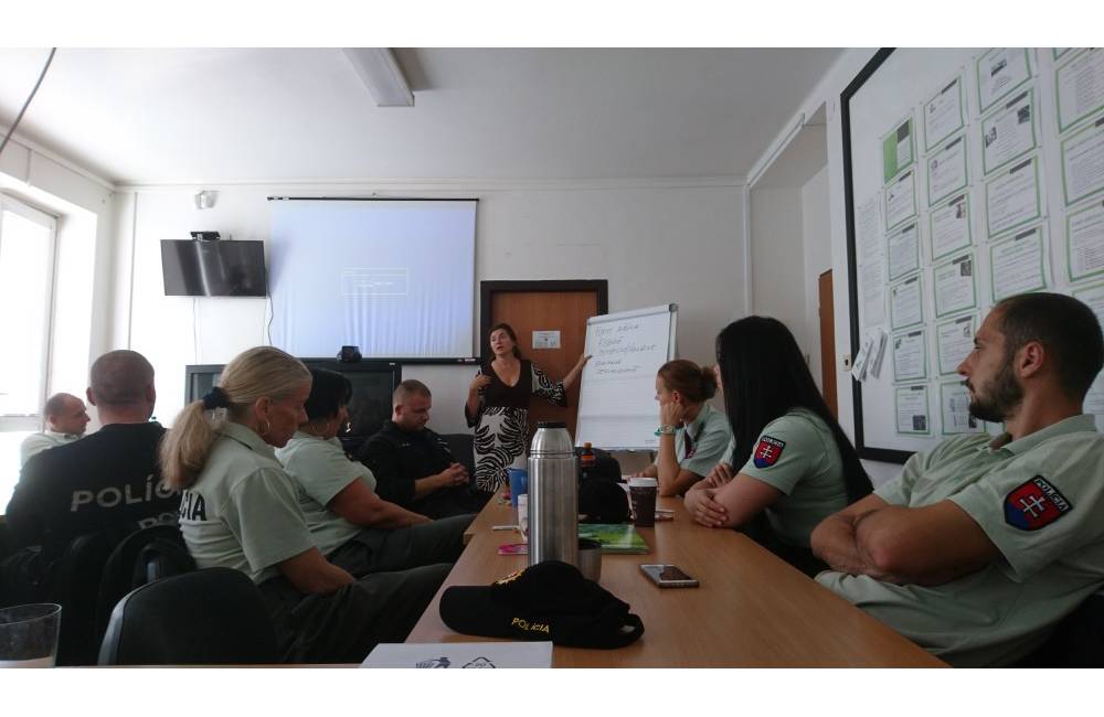 Trenčiansky policajti sa zúčastnili školenia v oblasti prevencie voči násiliu páchanému na ženách