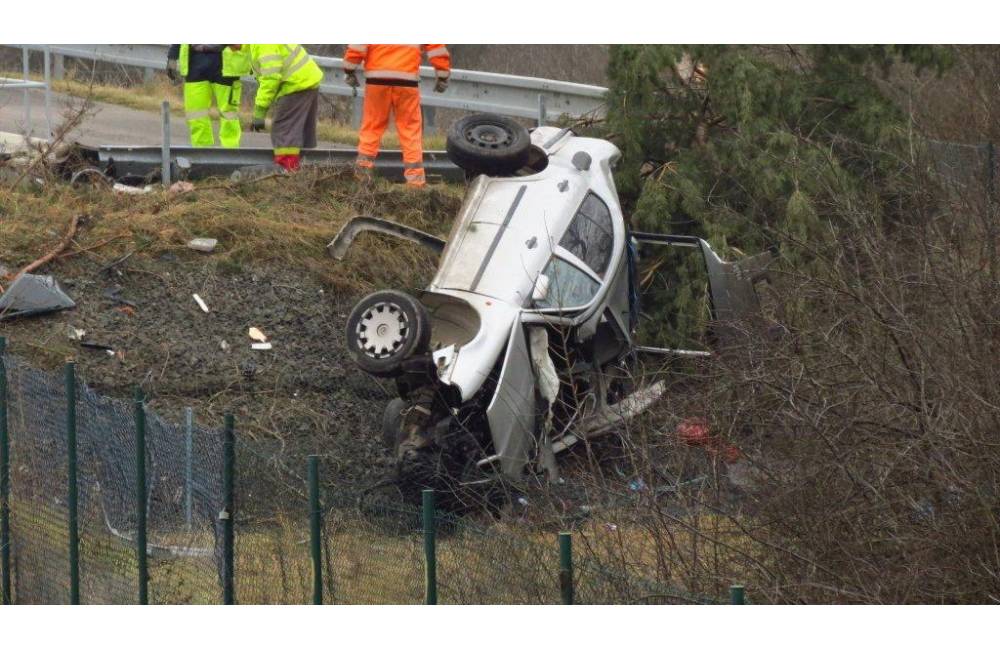 Mladý 22-ročný vodič zahynul pri dnešnej dopravnej nehode na diaľnici D1 pred Dubnicou nad Váhom