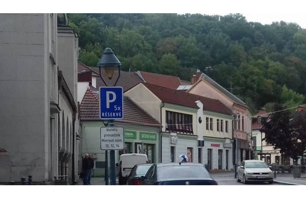 Takmer všetky dočasne vyhradené parkovacie miesta v centre mesta sú zas k dispozícii všetkým vodičom