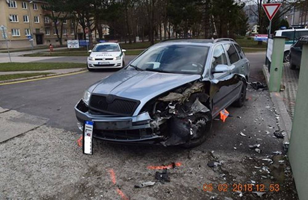 35-ročný vodič nafúkal 2,21 promile, z miesta nehody najskôr ušiel, prezliekol sa a vrátil sa