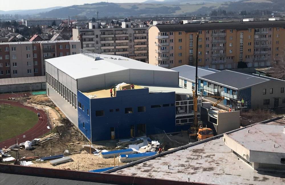 Výstavba novej telocvične pri Športovom gymnáziu v Trenčíne napreduje, otvoriť by ju mali už v júni