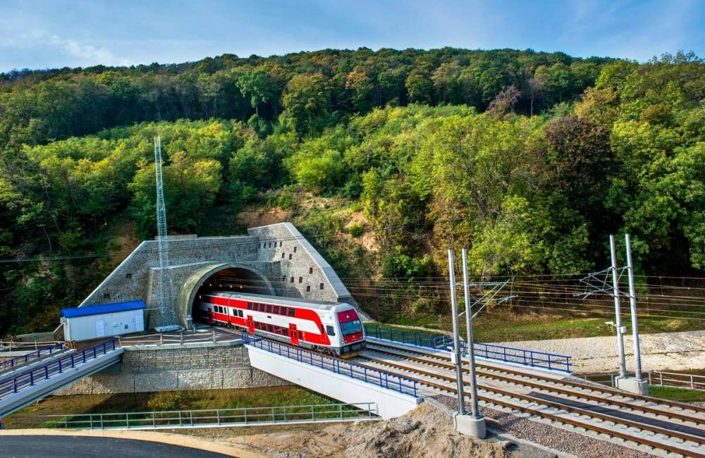 Pozor na výluky vlakov medzi Novým Mestom nad Váhom a Trenčianskymi Bohuslavicami 11. - 12. apríla