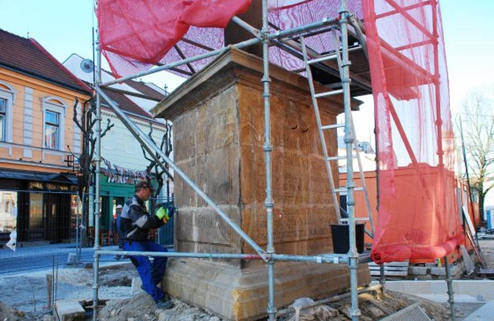Morový stĺp Najsvätejšej Trojice na Mierovom námestí rekonštruujú, opravy potrvajú max. 3 mesiace