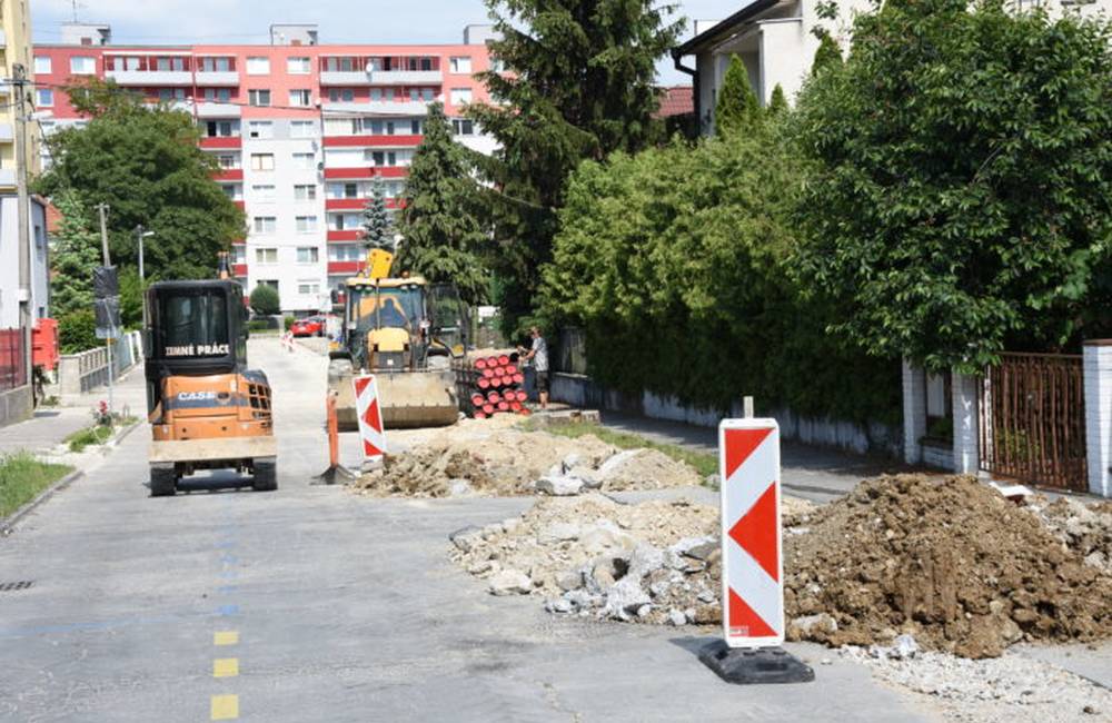Rekonštrukcia vodovodu v Trenčíne pokračuje na Ulici J. Kráľa, ale aj na Zelenej či Krátkej