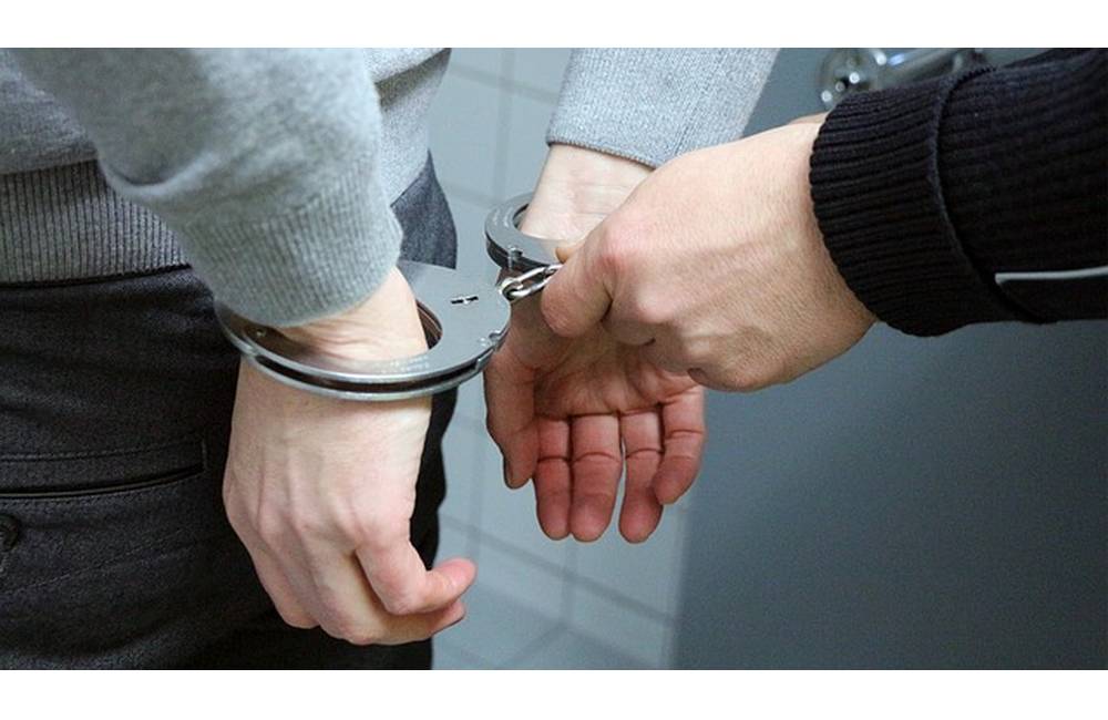 V Novom Meste nad Váhom zadržali policajti medzinárodne hľadaného zločinca z Lotyšska