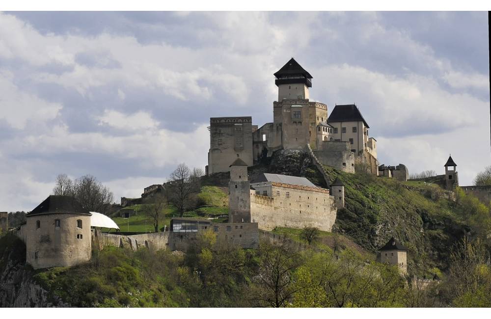 Trenčiansky hrad láka čoraz viac návštevníkov, za prvý polrok tohto roka ho navštívilo 57 069 ľudí