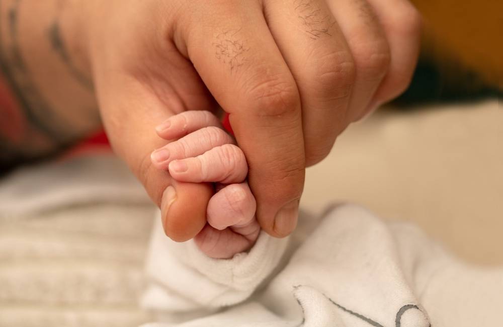 Pôrodnica v Trenčíne zaviedla viacero zmien, test pre sprevádzajúcu osobu je bezplatný a návštevy sa zakázali