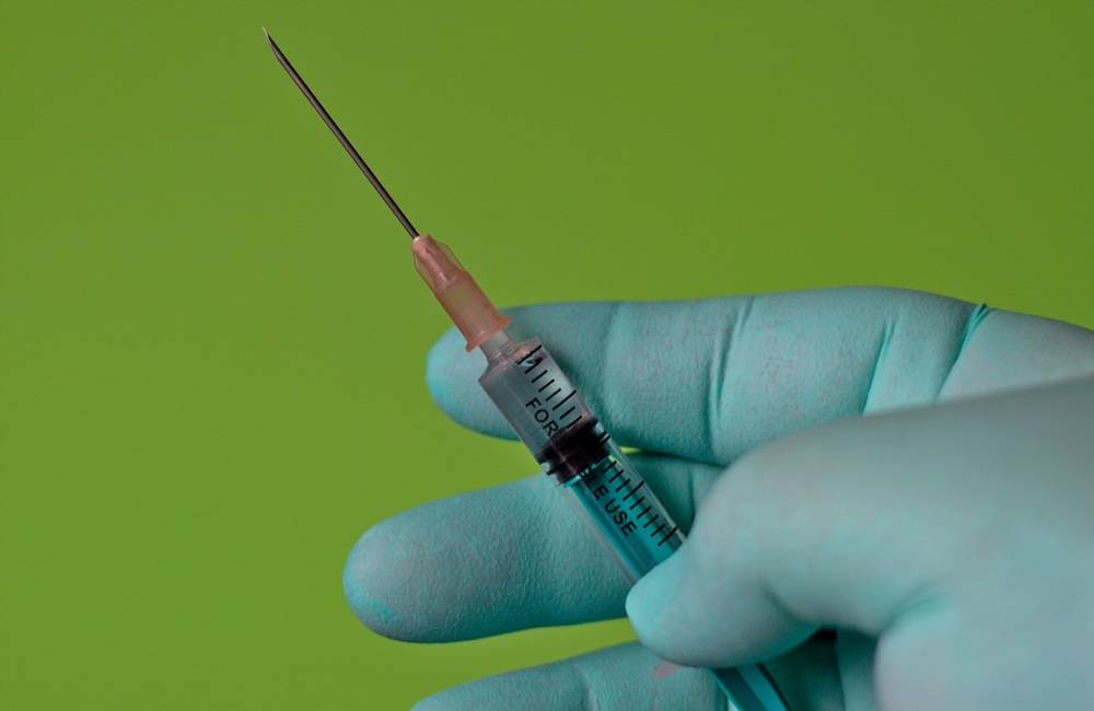 Foto: Spustilo sa očkovanie proti variantu omikron, vakcína je dostupná aj v trenčianskej nemocnici