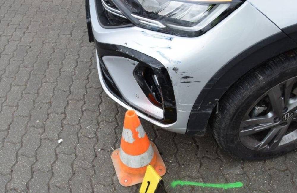 Foto: Vodička v Dubnici nad Váhom nacúvala v križovatke do auta, v dychu mala 2 promile
