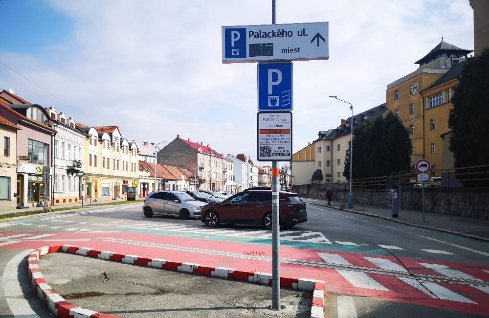 Foto: Parkovacia politika v Trenčíne pod paľbou kritiky. Mestský poslanec sa obrátil na prokuratúru. 