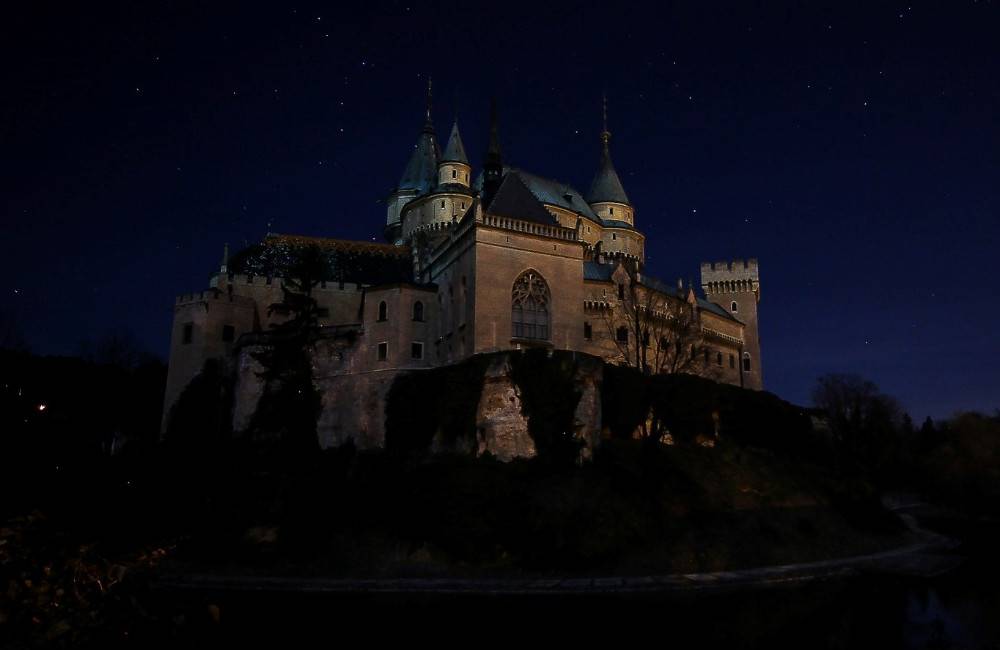 Foto: Na Bojnickom zámku bude strašiť. Po rokoch sa tam opäť vracajú strašidlá