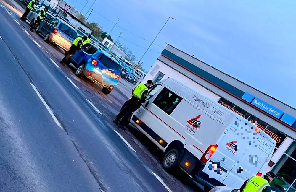 Foto: FOTO: Policajti v Bánovciach nad Bebravou skoro ráno odhalili 11 vodičov, ktorí porušili zákon
