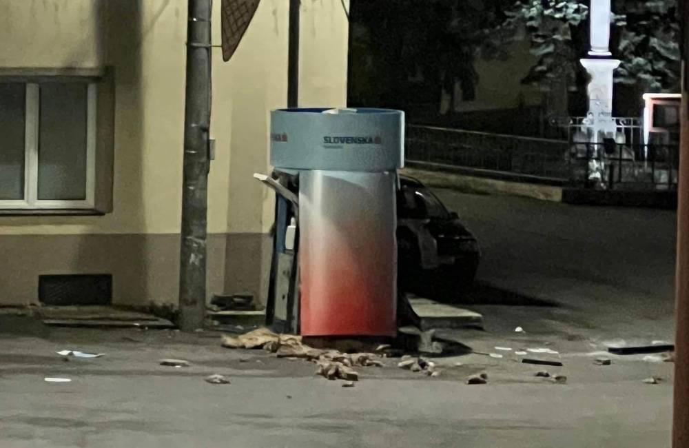 V skorých ranných hodinách vybuchol v obci Oslany bankomat, prípad vyšetruje polícia