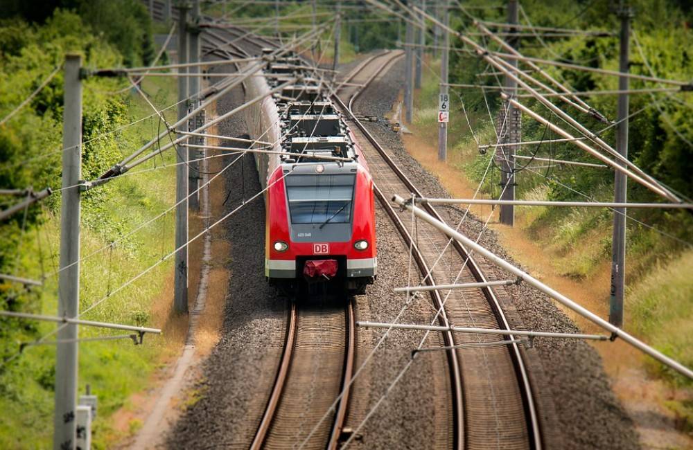 Foto: Na úsekoch Prievidza - Chrenovec - Handlová sú v máji plánované výluky vlakov, nahradia ich autobusy