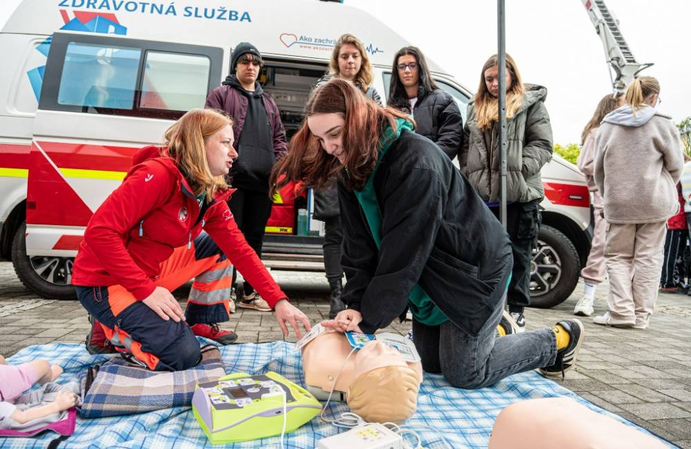 FOTO: Na Dni záchrany života v Novom Meste nad Váhom sa predstavili zdravotníci, hasiči aj policajti
