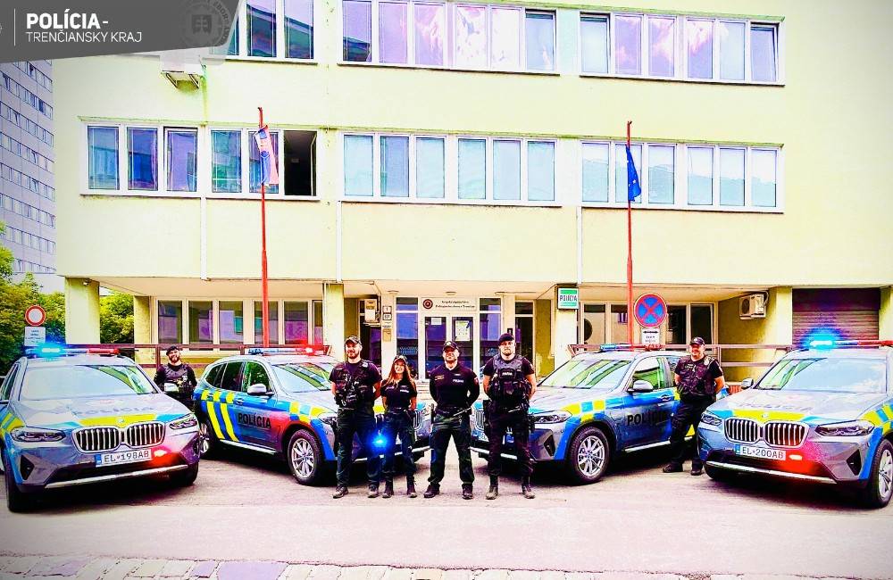 Do Trenčianskeho kraja dorazili nové policajné autá v plug-in hybridnej verzii