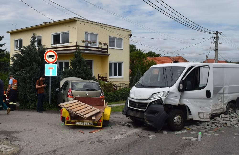 FOTO: Opitý vodič pri Partizánskom spôsobil kolíziu 3 vozidiel a škodu v hodnote 16 500 eur