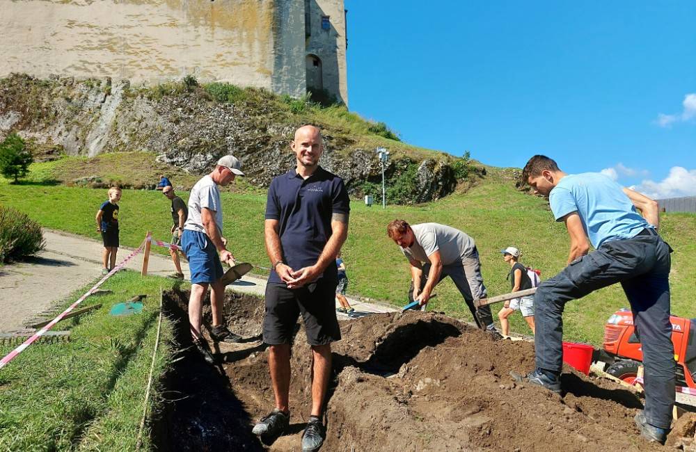 FOTO: Archeologický výskum na Trenčianskom hrade prináša prvé významné objavy