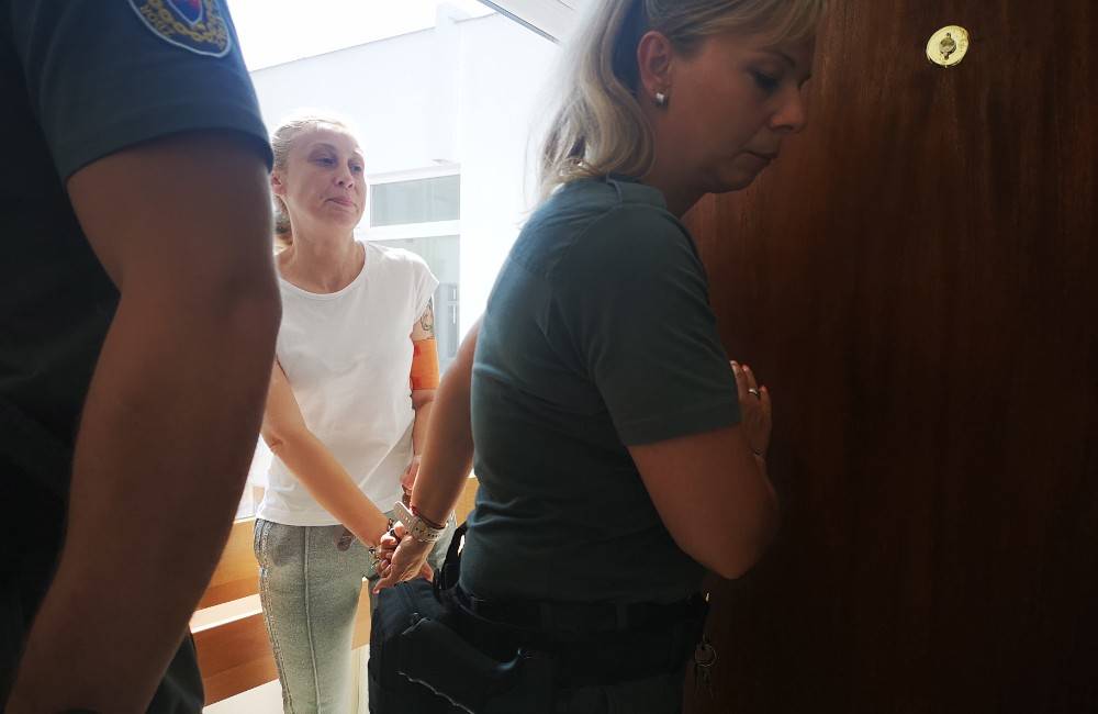 FOTO: Slzy a plač na súde. Ukrajinka Kateryna vyfasovala 8 rokov za vraždu manžela