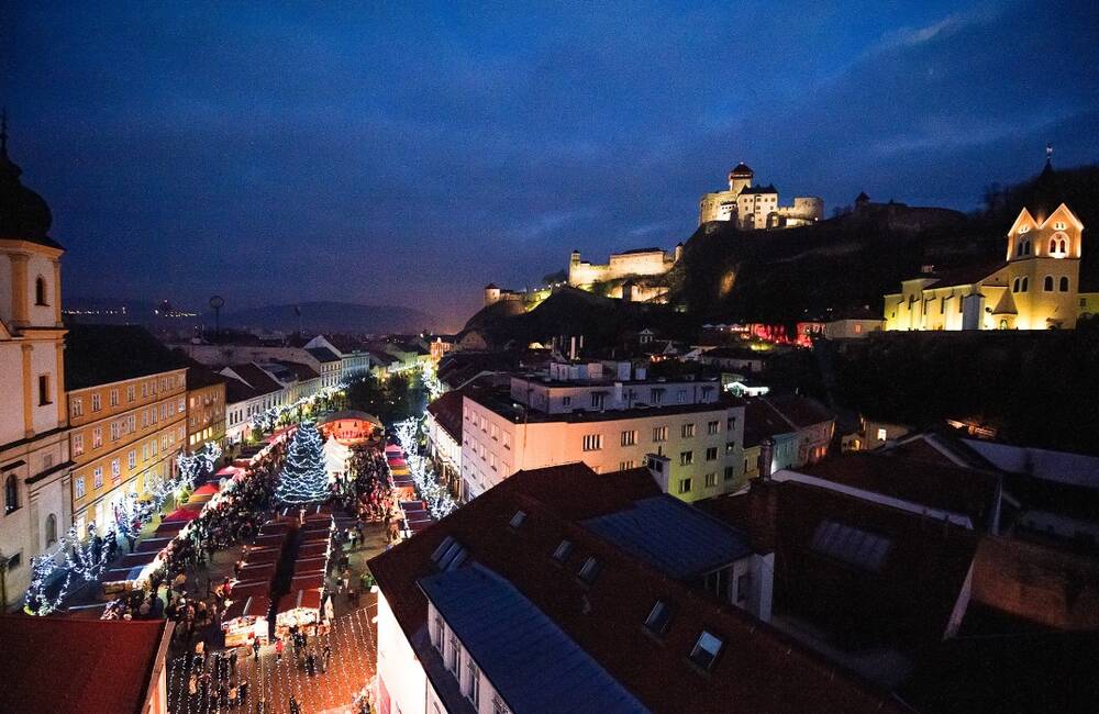 PROGRAM: Čaro Vianoc pod hradom. Vianočné trhy v Trenčíne oživí skupina Fragile aj Katka Knechtová