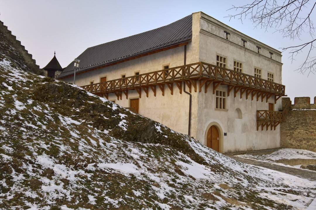 Zažite vianočnú atmosféru na Trenčianskom hrade. Výstava Ladovská zima odkrýva tvorbu Josefa Ladu
