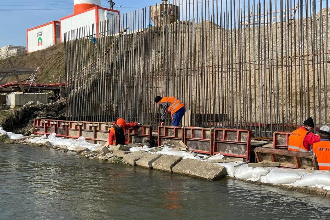 FOTO: Práce na moste v Ilave boli obnovené aj vďaka priaznivému počasiu