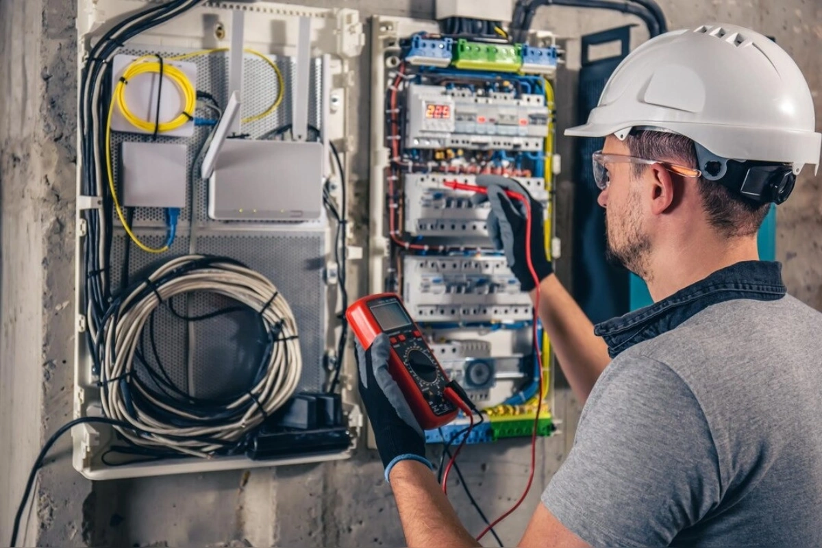 Foto: Obyvateľom Dubnice nad Váhom počas týždňa viackrát prerušia elektrickú energiu. Ktorých lokalít sa odstávky dotknú?