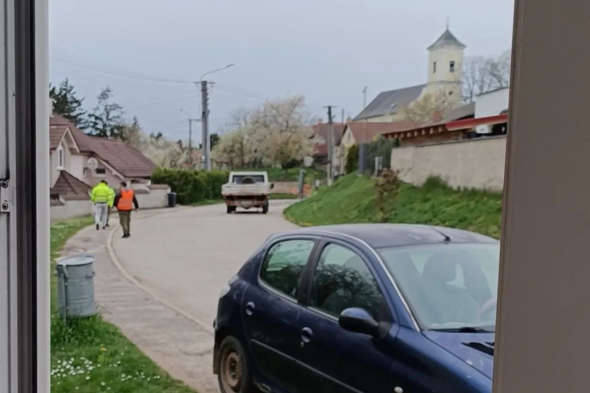Obec v okrese Nové Mesto nad Váhom upozorňuje na neznámych mužov ponúkajúcich asfaltovanie pred domami