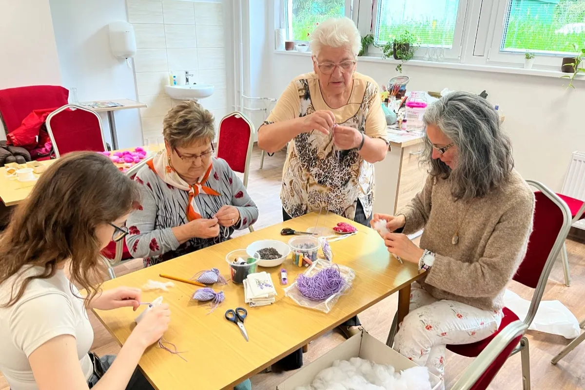 Dubnica otvára viacero dobrovoľníckych príležitostí, hľadá ľudí na pomoc seniorom, knižnici aj mestským projektom 