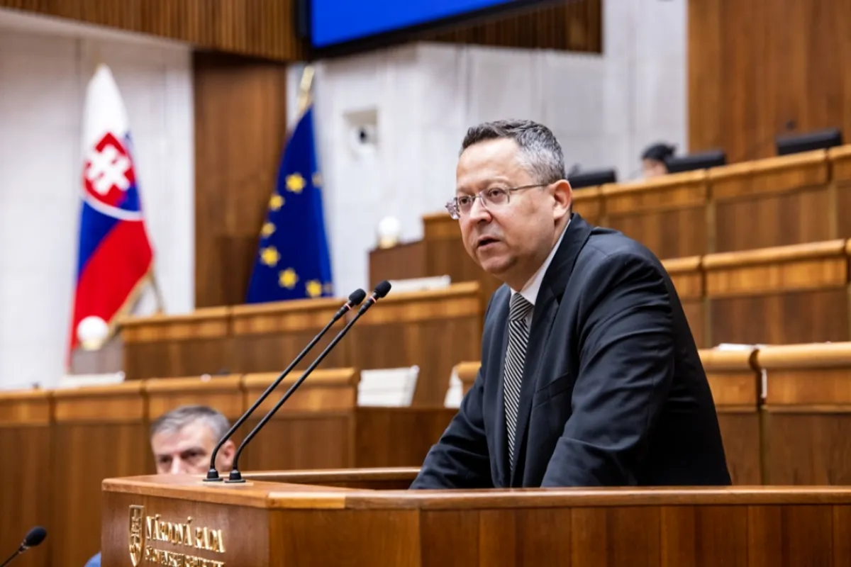 Najprestížnejšia ratingová agentúra neverí Kamenického konsolidácii. Rating Slovenska je najnižší za posledných 12 rokov