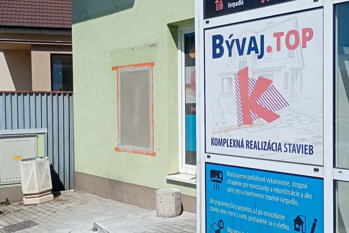 V Novom Meste zrušili ďalší bankomat, obyvatelia kritizujú zhoršujúcu sa dostupnosť hotovosti v meste