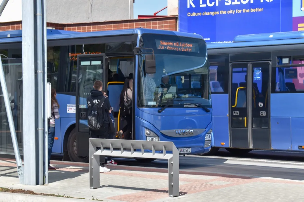 Trenčiansky kraj od 1. mája mení cestovné poriadky, doprava bude prehľadnejšia, častejšia a lepšie prepojená s vlakmi 