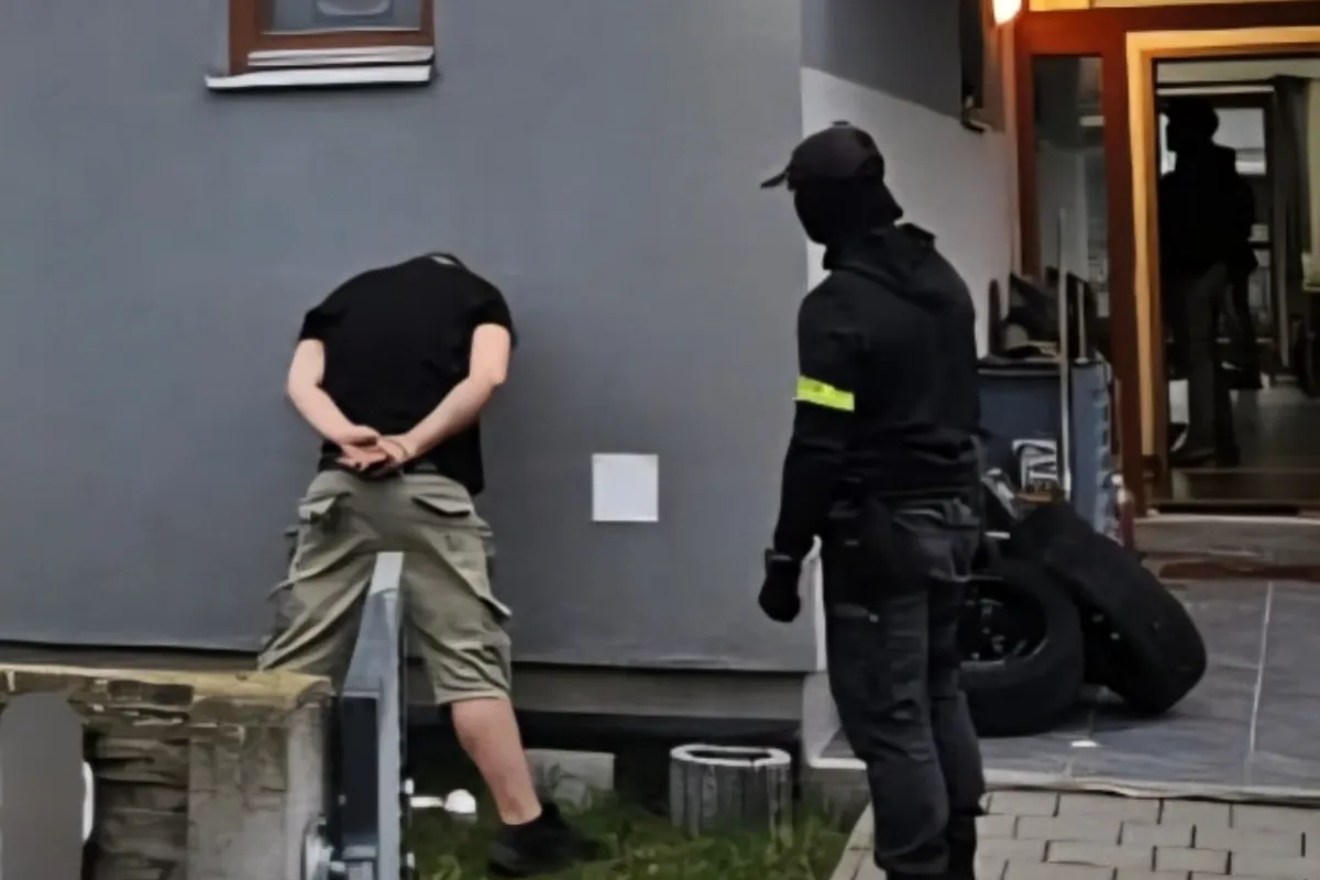 Polícia zasahovala na západom Slovensku v rámci akcie MEDELIN, rozbila drogovú skupinu, zadržala 6 ľudí