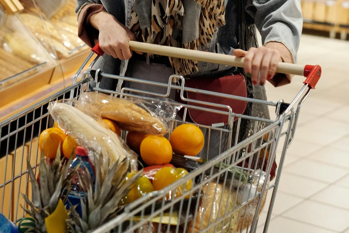 Májové sviatky menia otváracie hodiny reťazcov. Niektoré obchody ostávajú otvorené, kde v Trenčianskom kraji nakúpite?