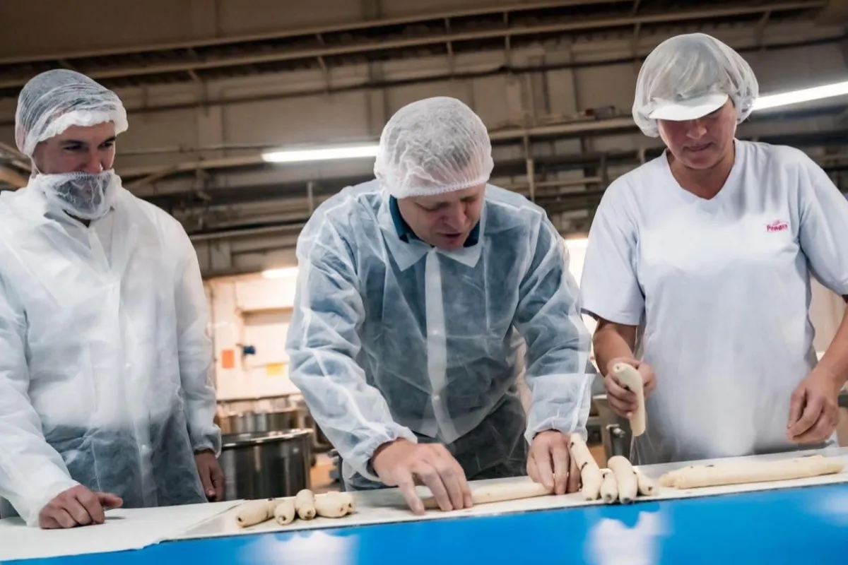 FOTO: Premiér Fico si dnes vyskúša prácu v pekárni, čaká ho nočná zmena v Bánovciach nad Bebravou