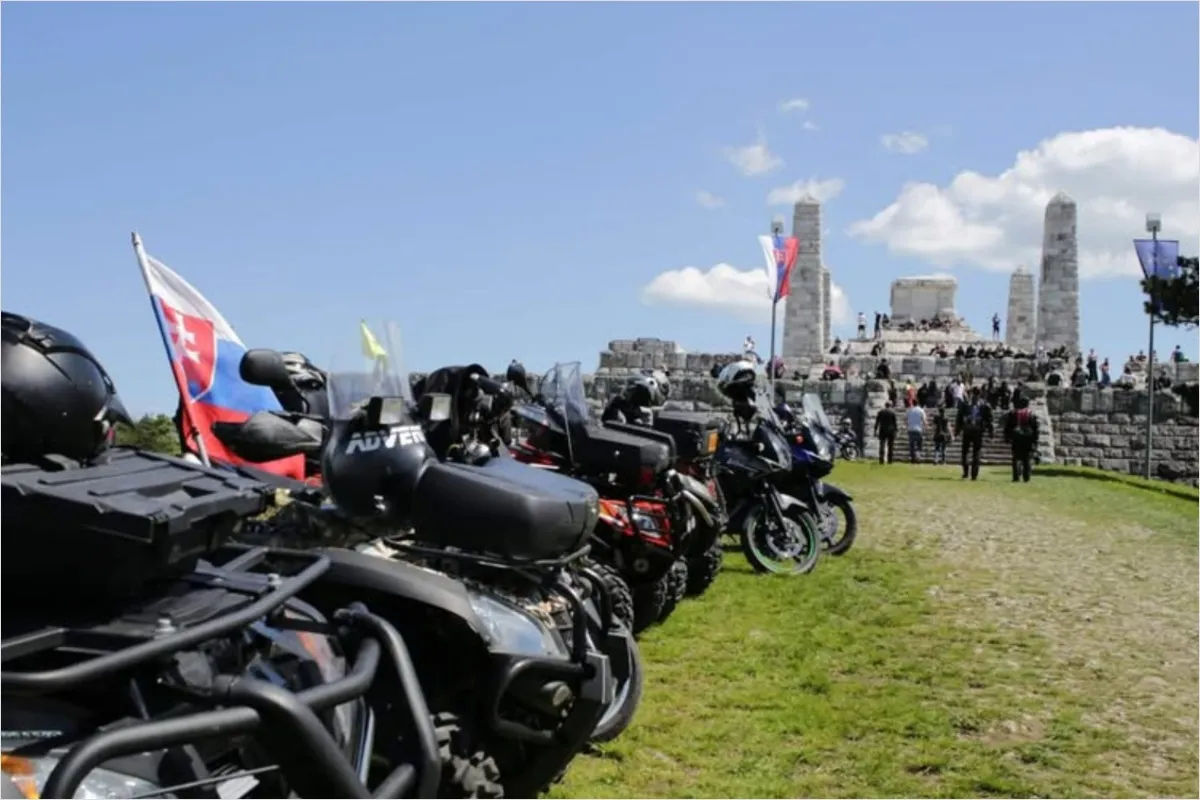 Motorkári si pripomenú Štefánika: Spomienková jazda povedie až na Bradlo
