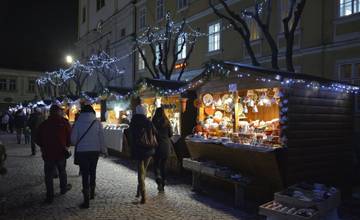 Piatkový večer láka skvelou hudbou a vôňou Vianoc, nenechajte si ujsť vianočnú atmosféru na námestí