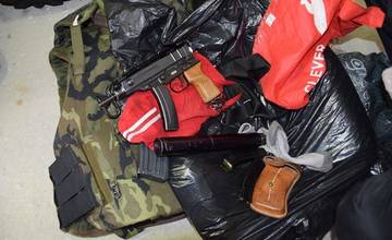 Viac ako 150 policajtov sa zapojilo do operácie HAZUKA s cieľom chytiť troch viacnásobných zločincov