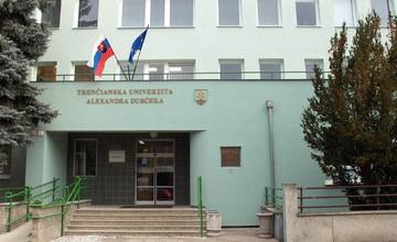 Rektor Trenčianskej univerzity sa vyjadril k nestrannosti akademickej pôdy, študenti sú slobodní