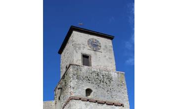 Hodinovú vežu Trenčianskeho hradu možno otvoria verejnosti, kraj požiadal o dotáciu na  jej opravu