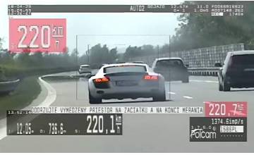 Policajti zastavili na diaľnici 46-ročného vodiča Audi R8, za rýchlu jazdu zaplatil pokutu 800 eur