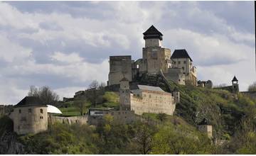 Trenčiansky hrad láka čoraz viac návštevníkov, za prvý polrok tohto roka ho navštívilo 57 069 ľudí