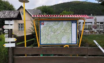 V Čičmanoch osadili turistickú mapu v historickom stojane, ktorý je jediný svojho druhu v prievidzskom okrese