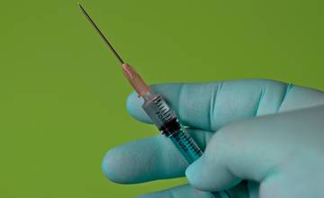 Spustilo sa očkovanie proti variantu omikron, vakcína je dostupná aj v trenčianskej nemocnici