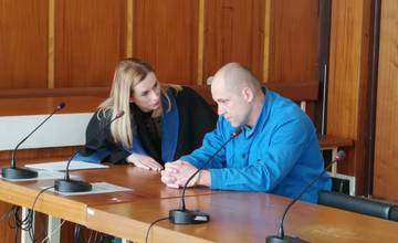 FOTO: Expolicajta, ktorý lustroval novinárov vrátane Kuciaka, súd prepustil. Rozhodnutie nie je právoplatné