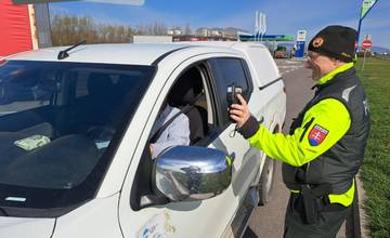 FOTO: Trenčianski policajti kontrolovali vodičov na diaľnici. Bez diaľničnej známky jazdilo 19 motoristov