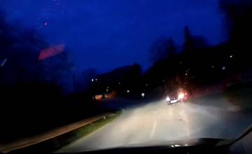 VIDEO: Polícia hľadá svedkov dopravnej nehody v obci Rudník, vinník z miesta kolízie ušiel