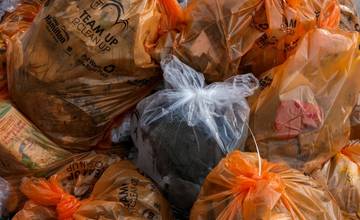 Občania Považskej Bystrice môžu separovať aj doma. Mesto poskytne vrecia na odpad do každej domácnosti