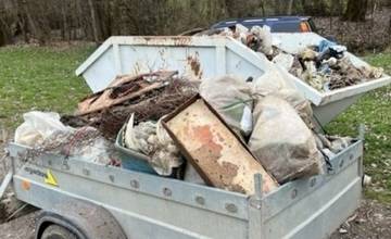 Poľovníci z Turej Lúky vyzbierali odpad v objeme štyroch veľkokapacitných kontajnerov